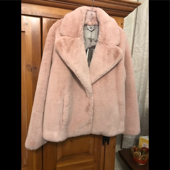 Emanuela Faux-Fur Oversized Fluffy Fur Jacket. - Picture 11 of 11